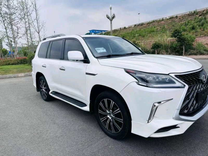 成都10年雷克萨斯LX2