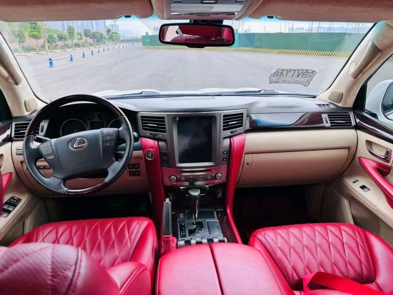 成都10年雷克萨斯LX4