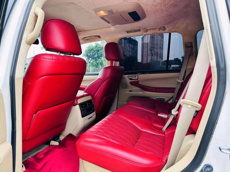 成都10年雷克萨斯LX5