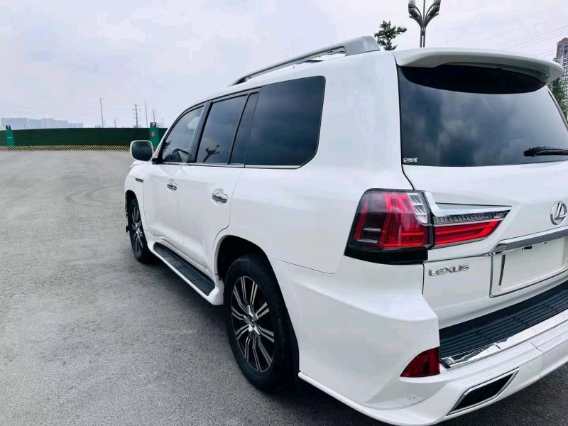 成都10年雷克萨斯LX7