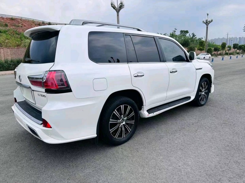 成都10年雷克萨斯LX8