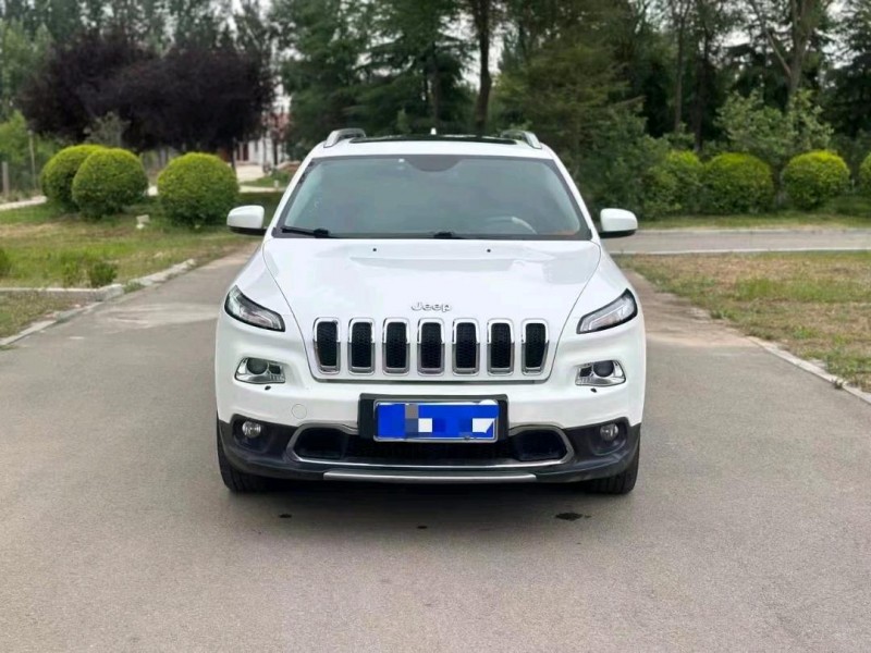 淄博15年Jeep自由光1