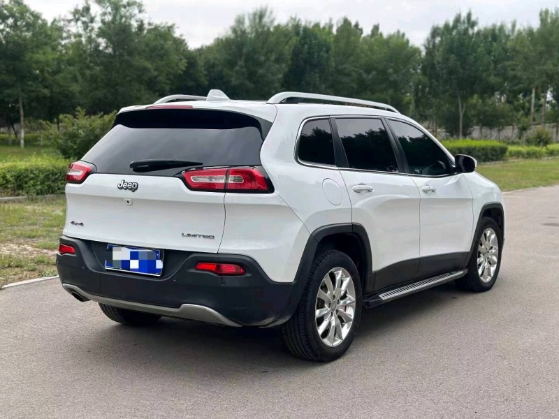 淄博15年Jeep自由光7