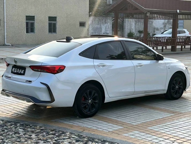 汕头22年别克威朗8