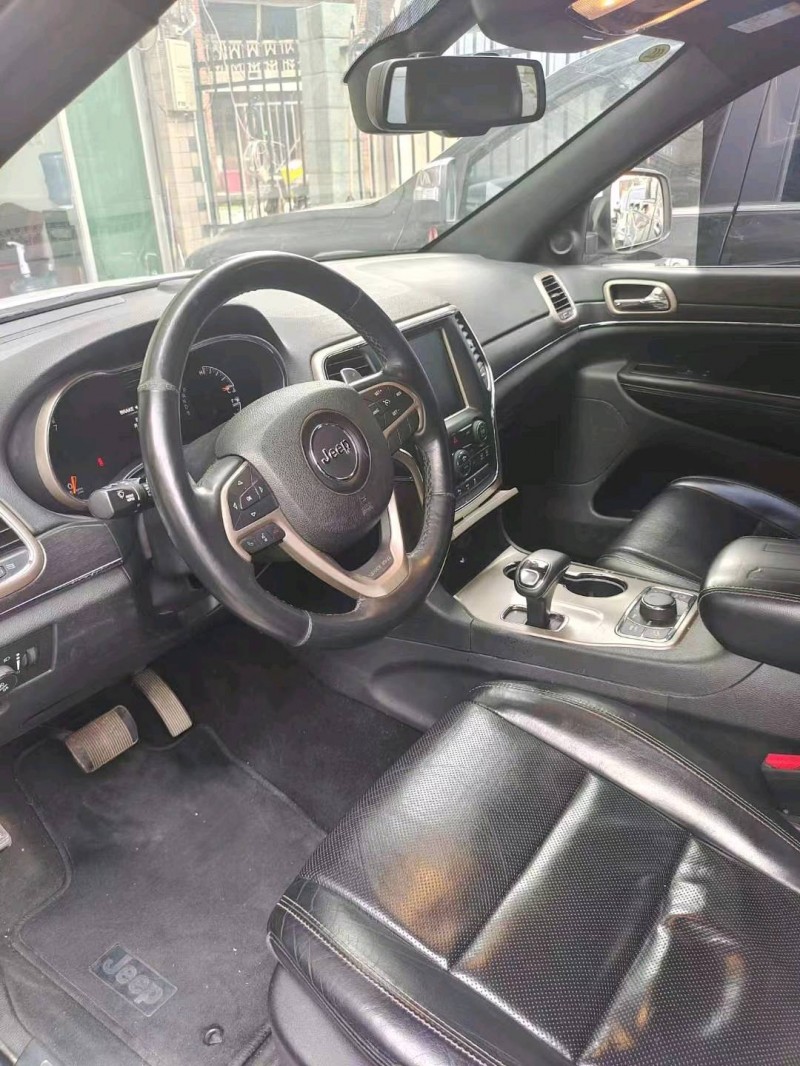 衡阳16年Jeep大切诺基3