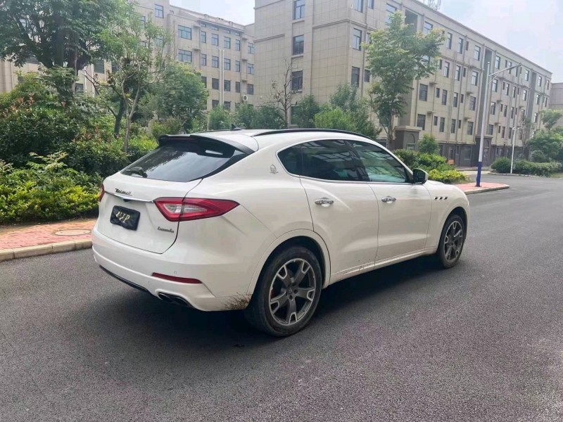 潍坊17年玛莎拉蒂Ghibli4