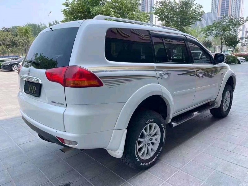 济宁15年三菱帕杰罗·劲畅4