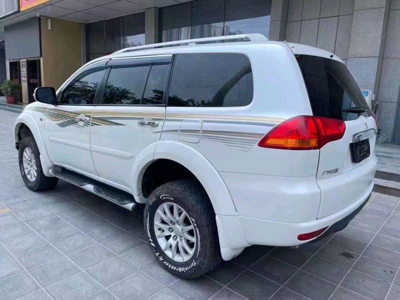 济宁15年三菱帕杰罗·劲畅6