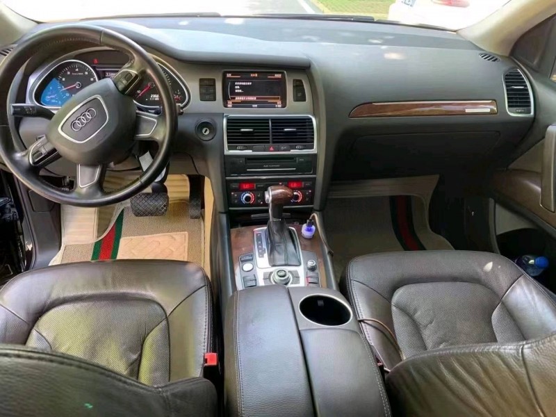 北京13年奥迪Q76