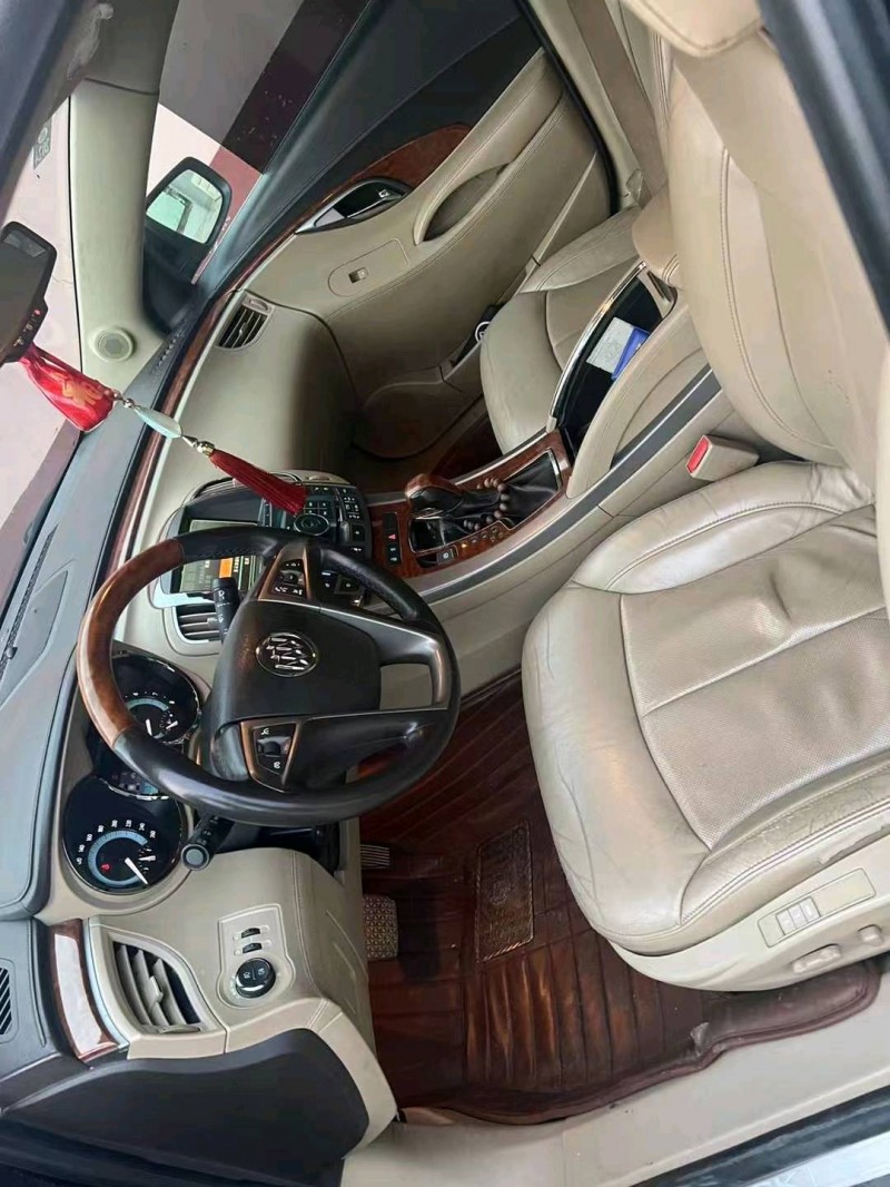 东营12年别克君越3