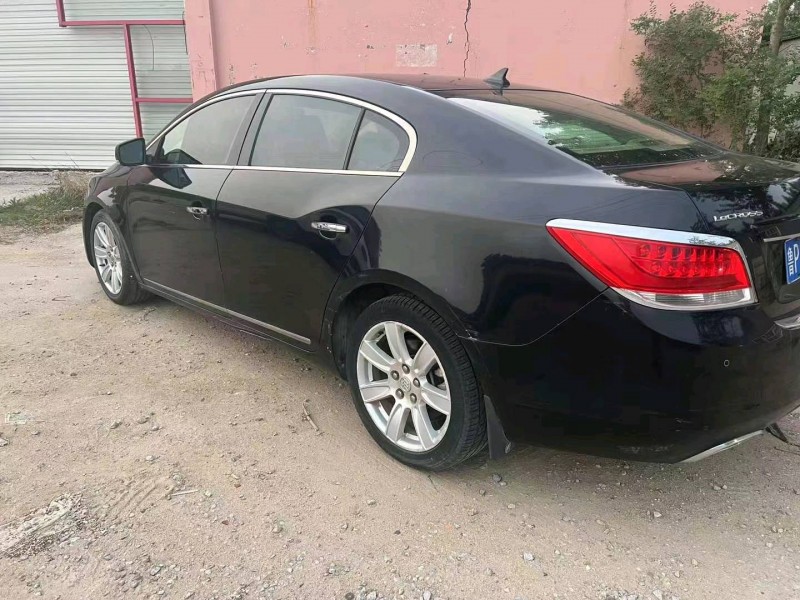 东营12年别克君越5