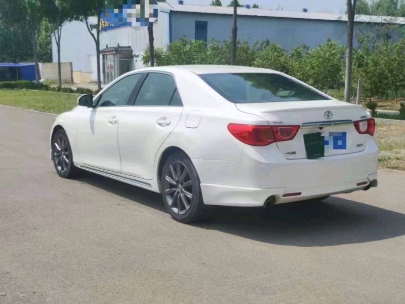 济南12年丰田锐志4