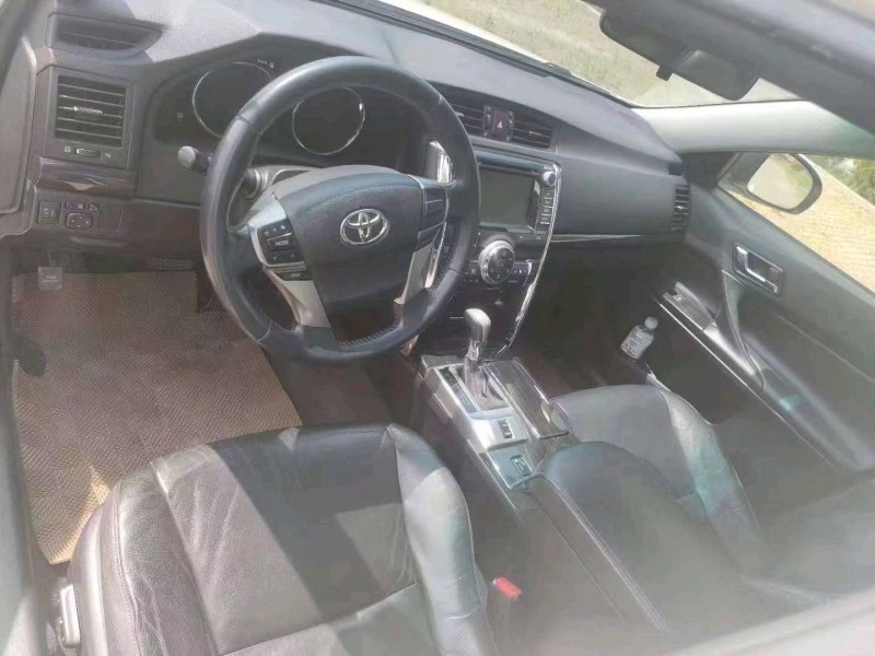 济南12年丰田锐志6