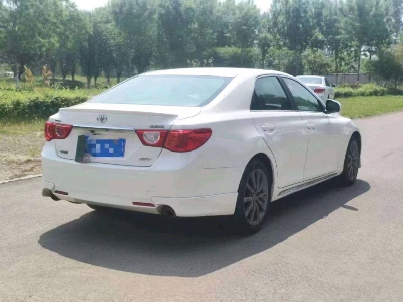 济南12年丰田锐志8