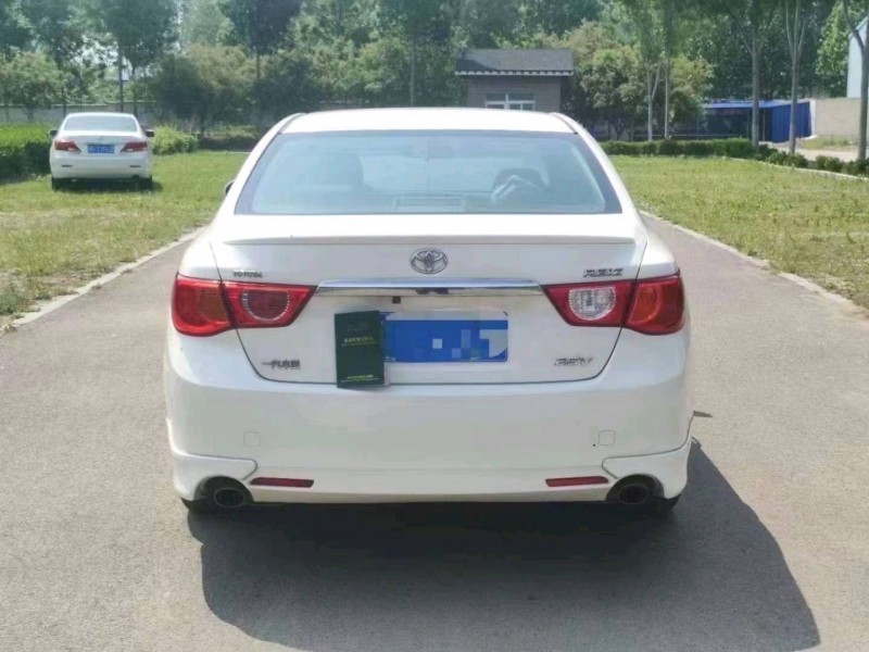 济南12年丰田锐志9