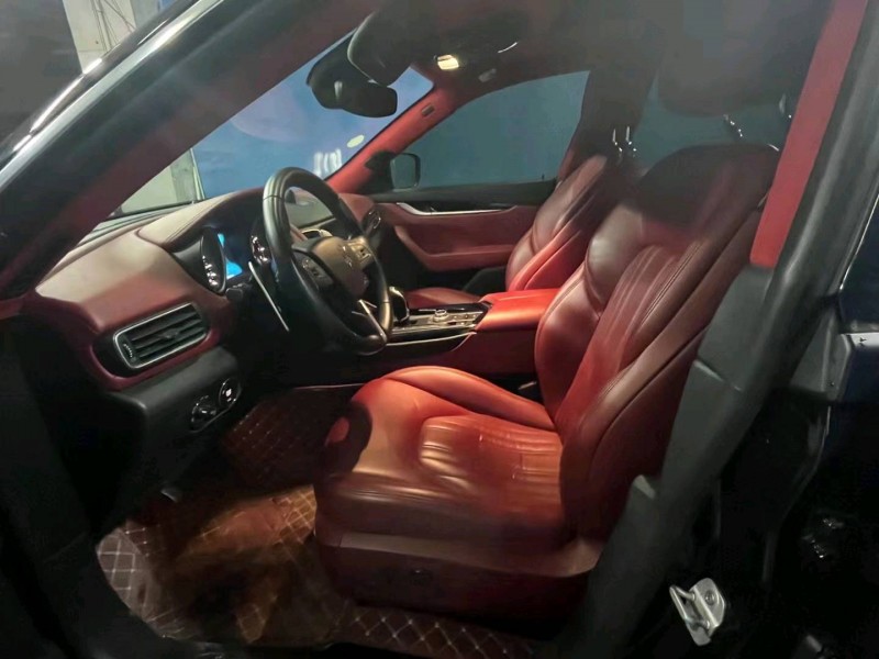 宜昌17年玛莎拉蒂Levante3