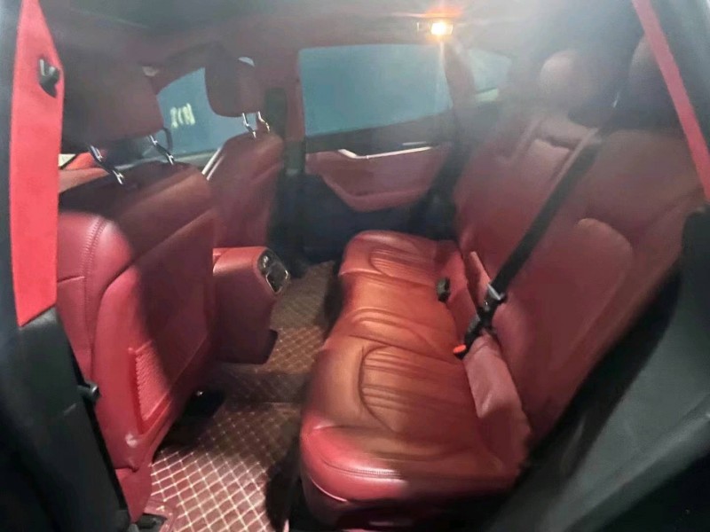 宜昌17年玛莎拉蒂Levante4