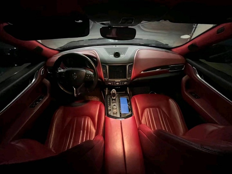 宜昌17年玛莎拉蒂Levante9