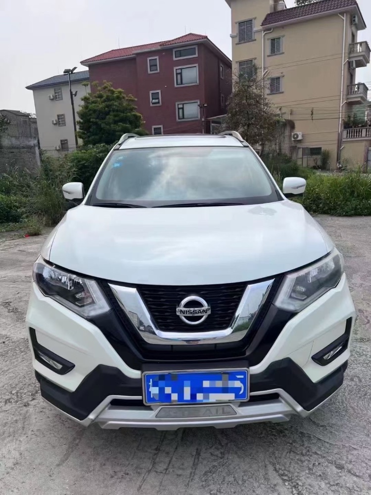 佛山17年日產奇駿1