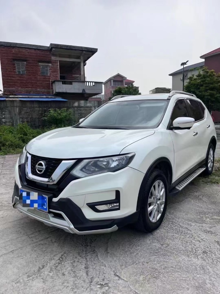 佛山17年日產奇駿2