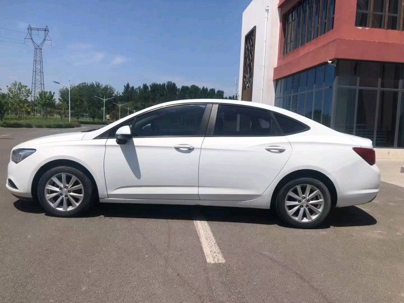 邢台17年别克威朗3