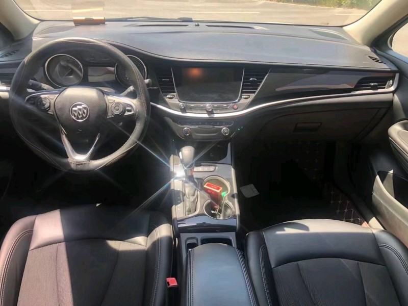 邢台17年别克威朗5