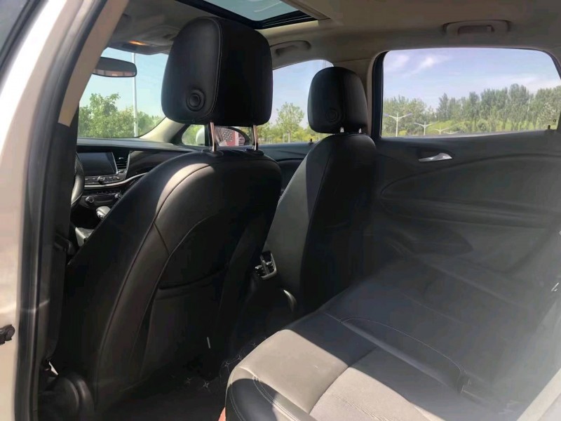 邢台17年别克威朗6