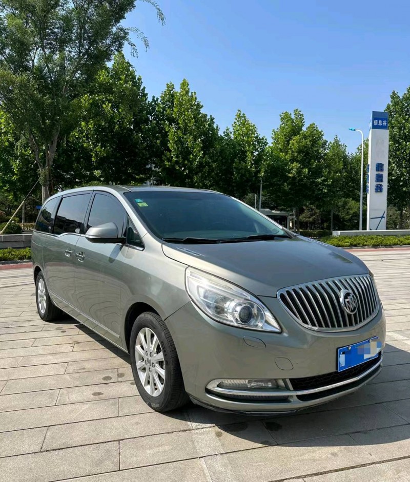 青岛12年别克GL82