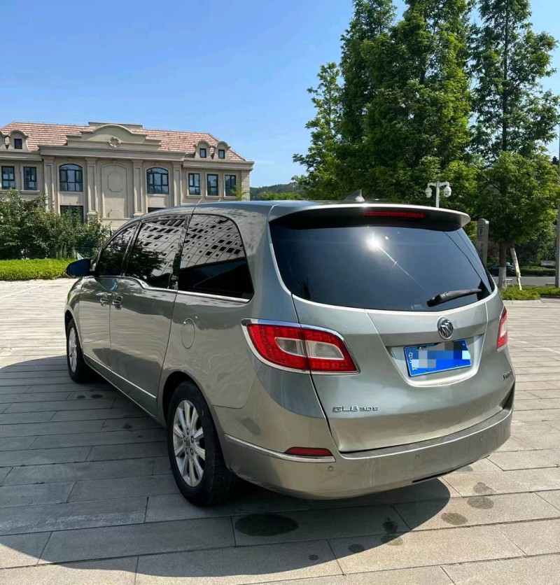 青岛12年别克GL84