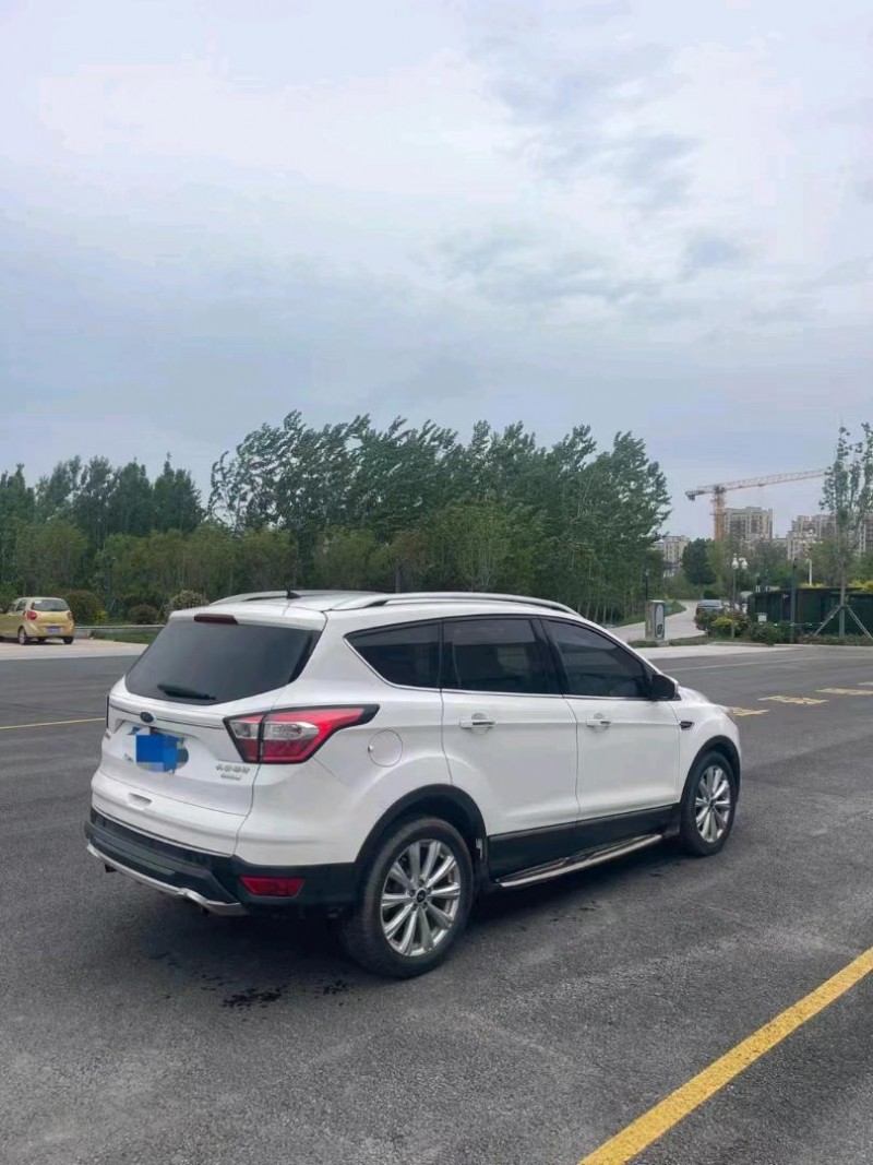 东营16年福特翼虎4