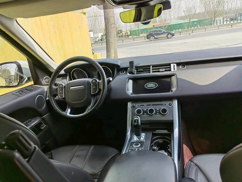 济南17年路虎揽胜运动2