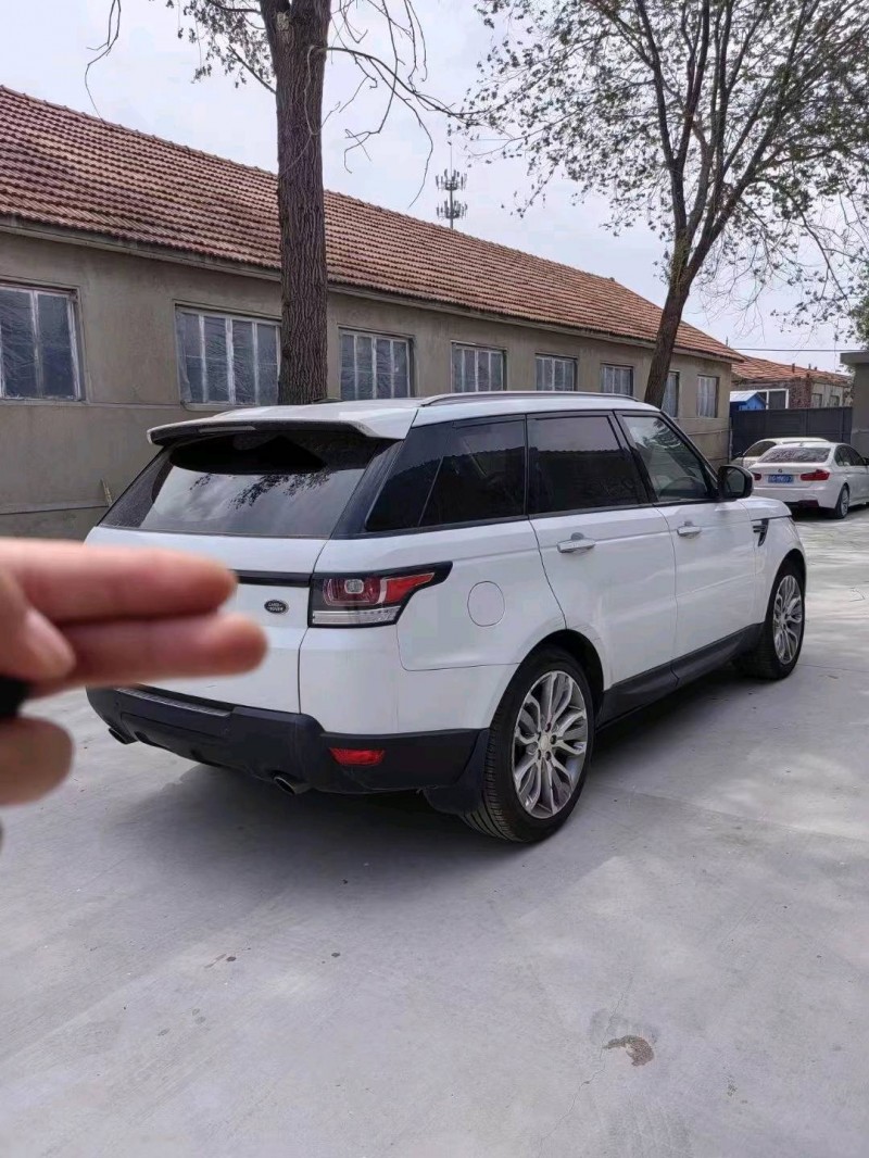 青岛14年路虎揽胜运动7