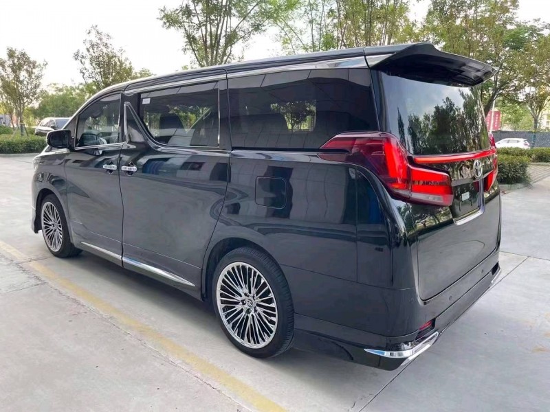 济宁16年丰田埃尔法8