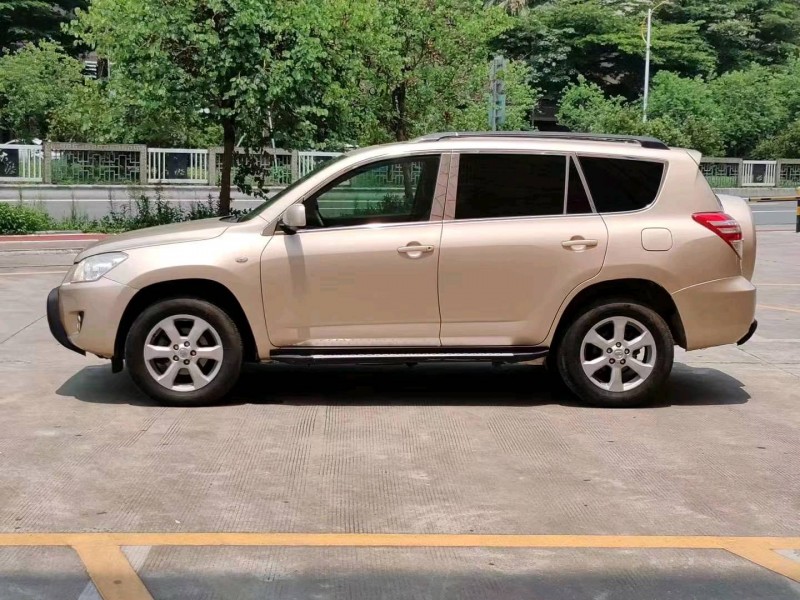 珠海09年丰田RAV49