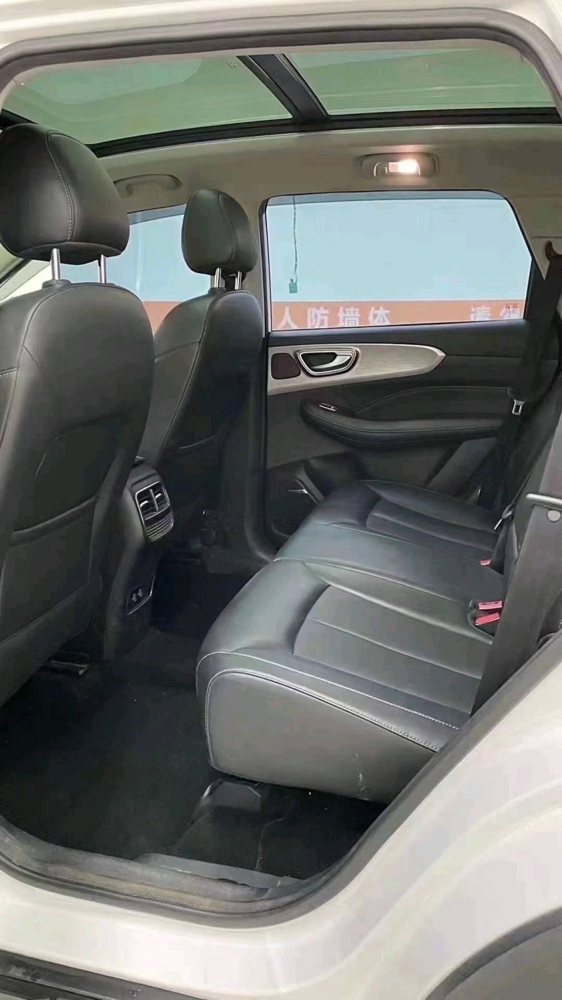 成都20年荣威RX57