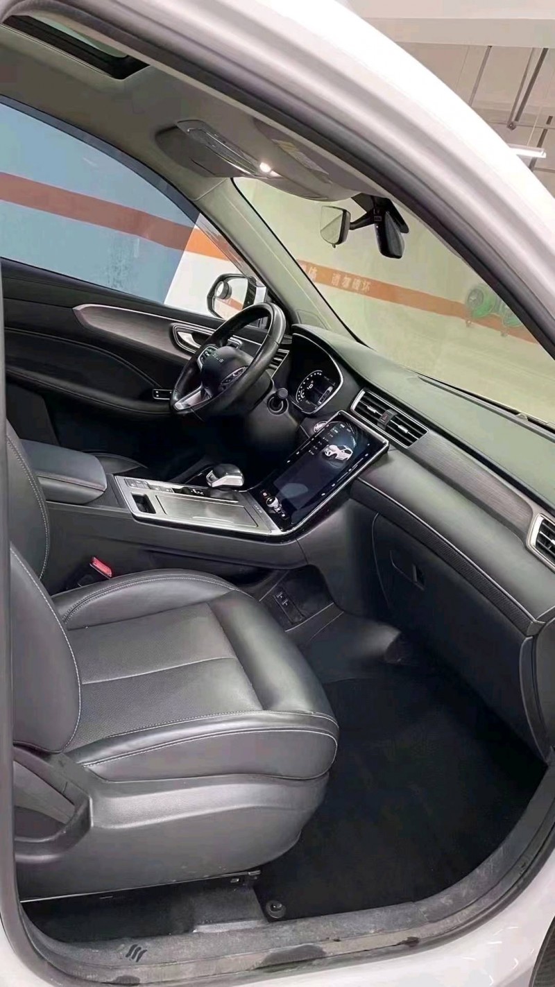 成都20年荣威RX58