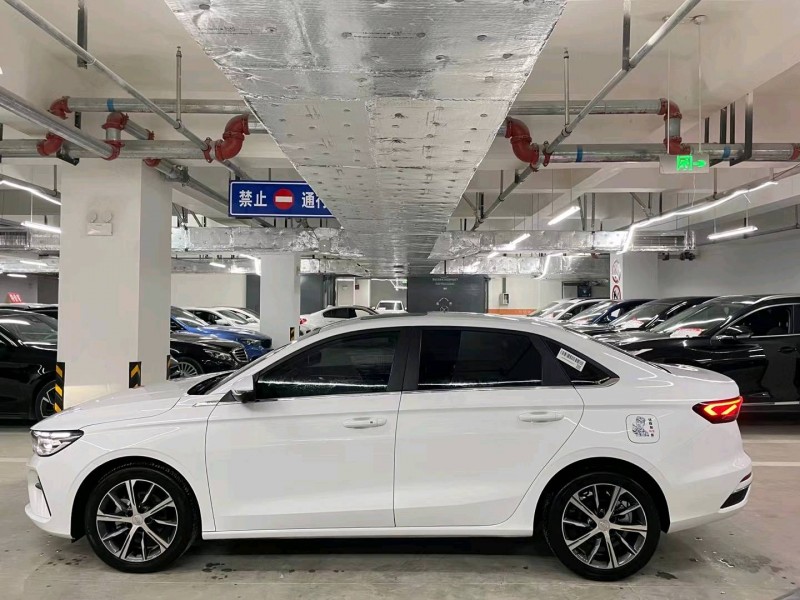 成都22年吉利帝豪5