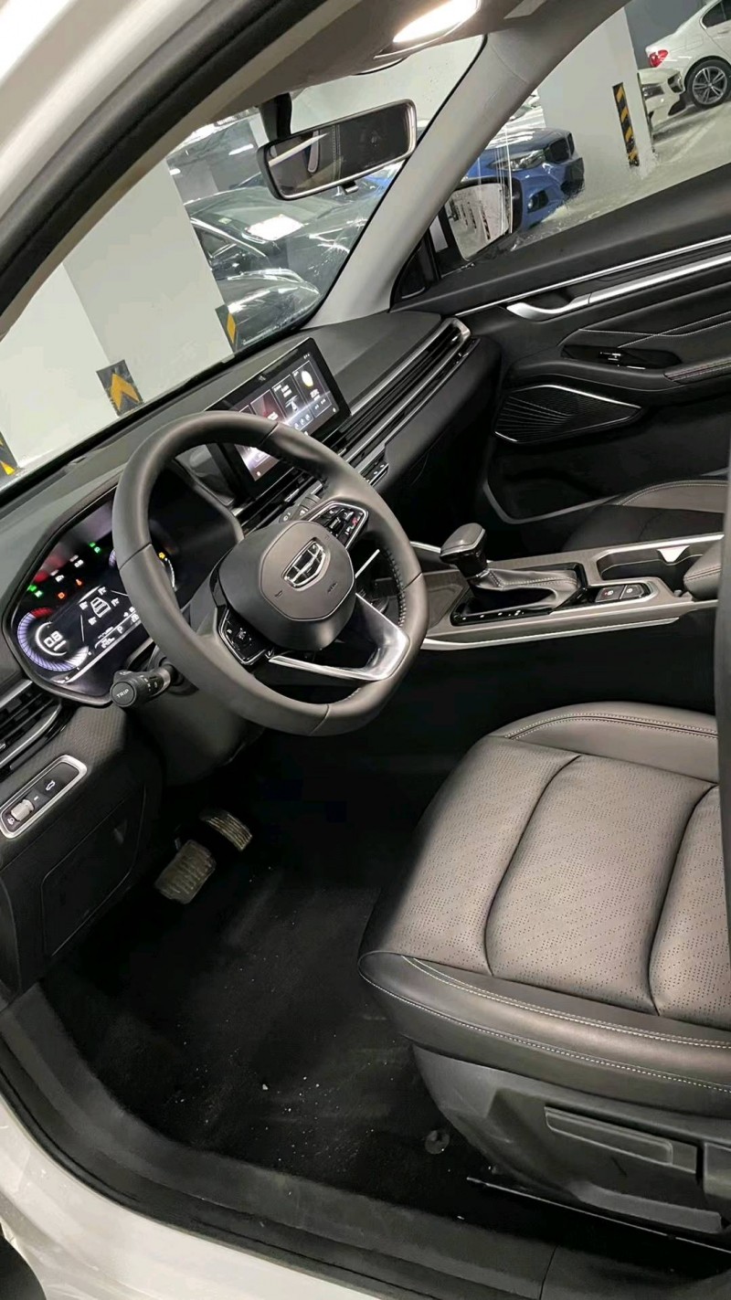 成都22年吉利帝豪6