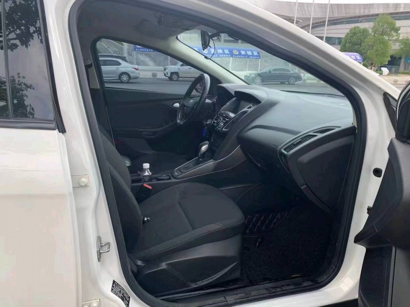 宜昌18年福特福克斯7