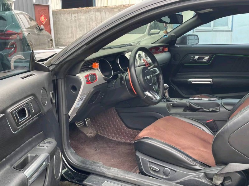 济南17年福特野马5