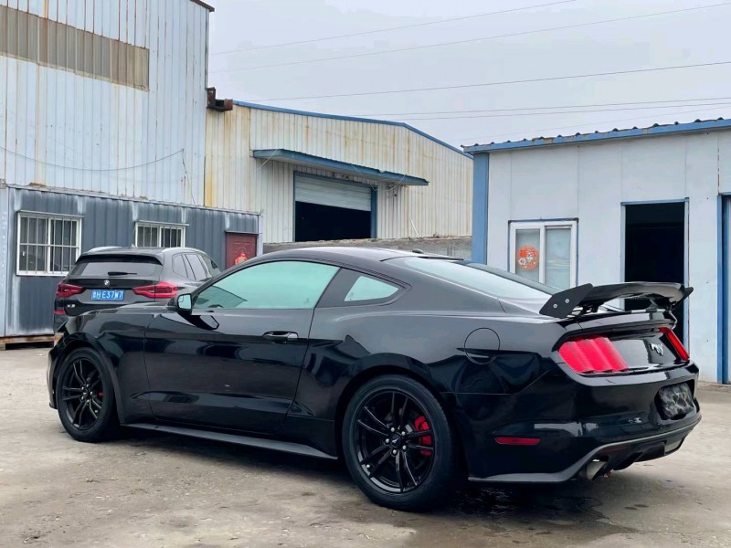 济南17年福特野马8