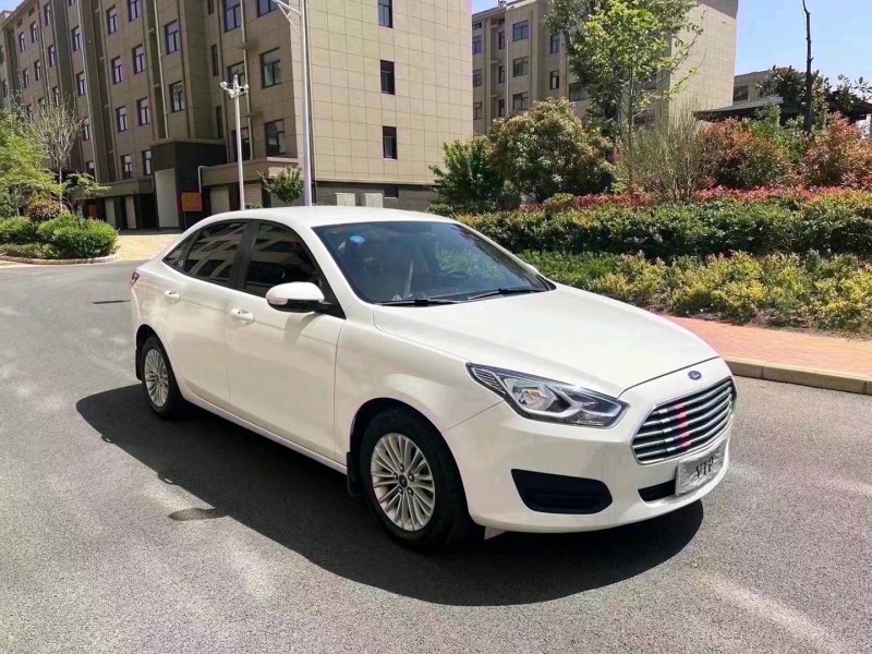 济南18年福特福睿斯3