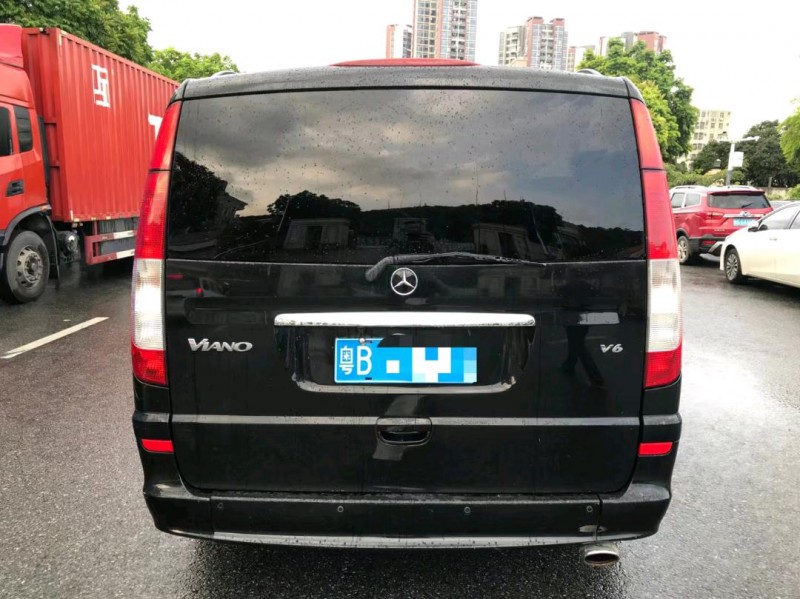 深圳11年奔驰唯雅诺9