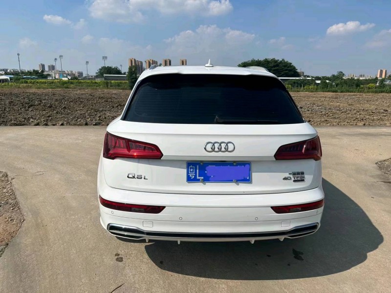 中山19年奥迪Q59