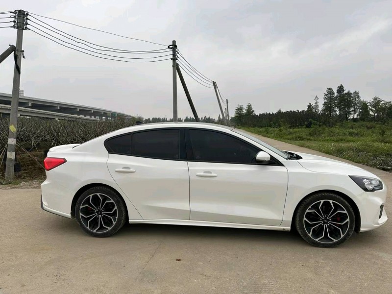 中山20年福特福克斯4
