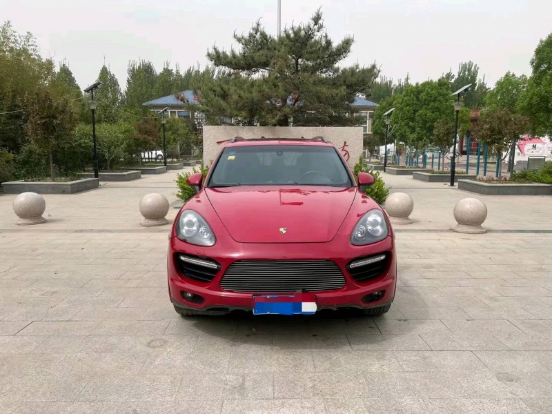 济南13年保时捷卡宴1