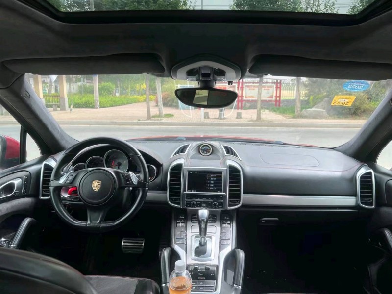 济南13年保时捷卡宴5