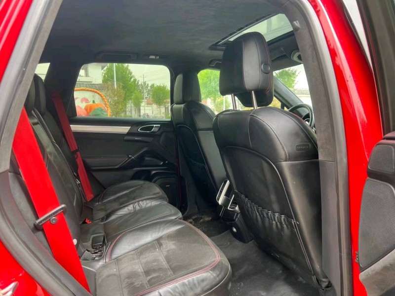 济南13年保时捷卡宴6