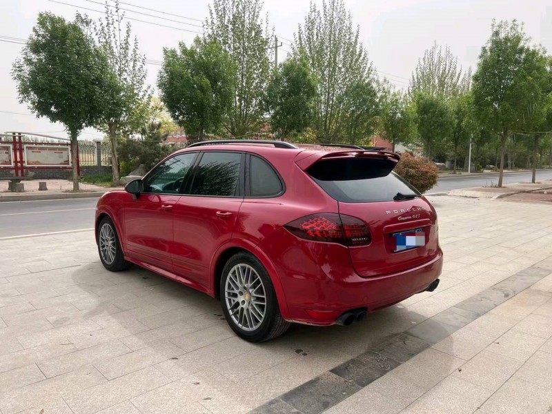 济南13年保时捷卡宴8