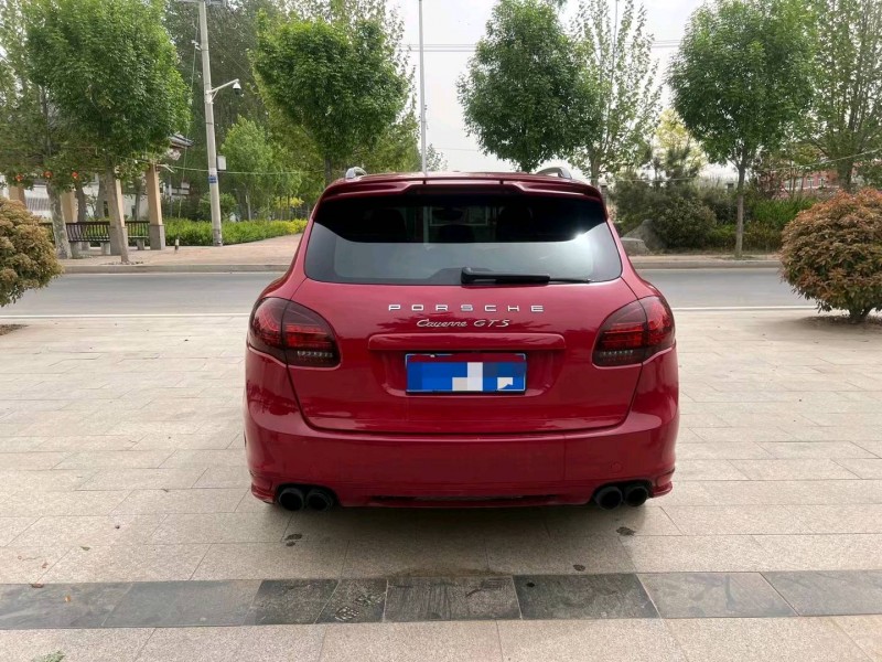 济南13年保时捷卡宴9